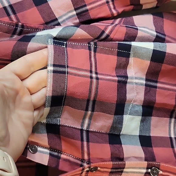 G.H. Bass and Co. Womens Button-down Size XL. - Picture 4 of 6